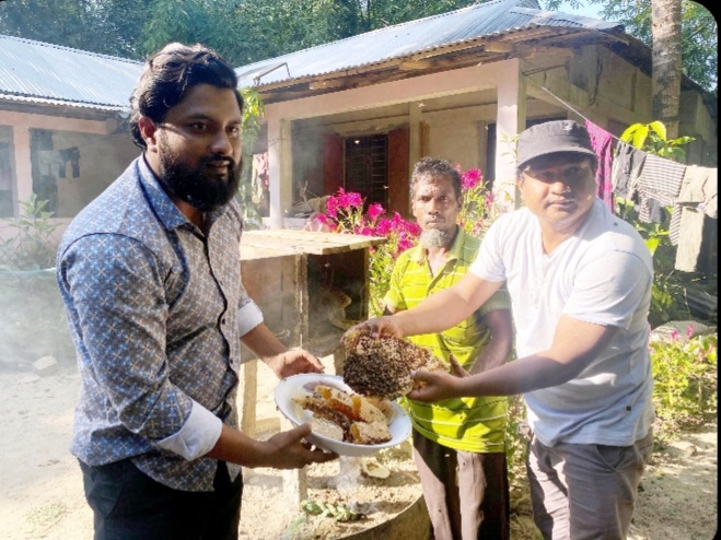 মধু চাষ করে বছরে আয় সাড়ে ৩ লাখ টাকা